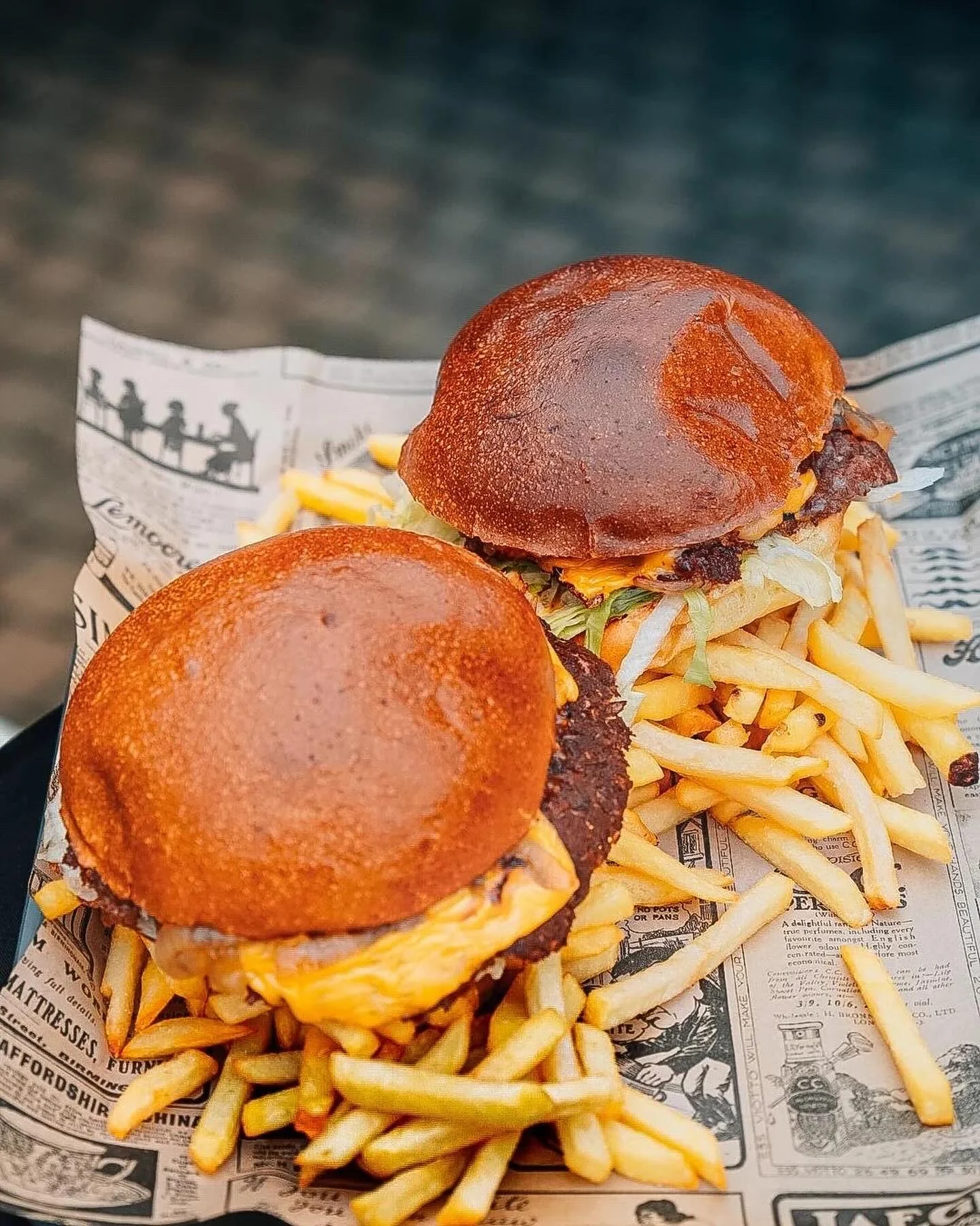 Deux burgers MY SMASH et des frites